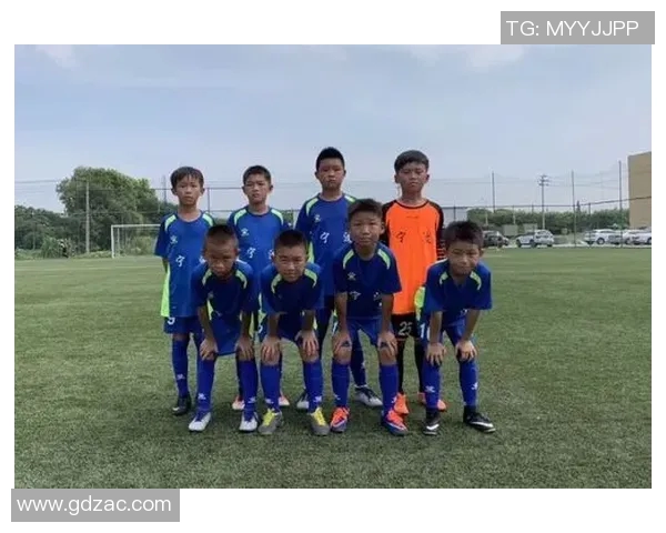 杭州足球队在精英赛积分榜上以79分稳居第一名展现强劲实力