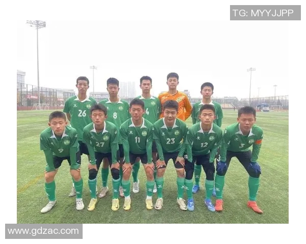 西安足球队团队协作引发热议球迷对战术配合的不同看法与期待 西安足球队团队协作引发热议球迷对战术配合的不同看法与期待