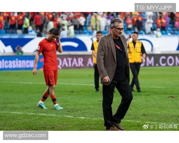 李璇揭露足球明星慷慨捐款背后的感人故事与真实动机